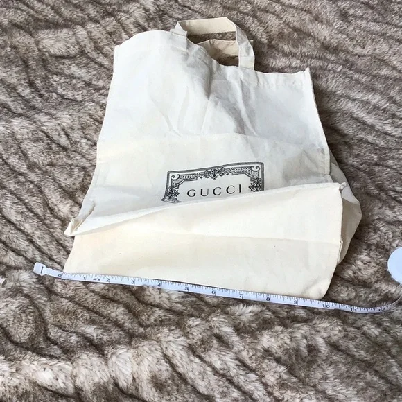 Gucci Cream Tote and Red Patterned Notebook - Picture 3 of 10